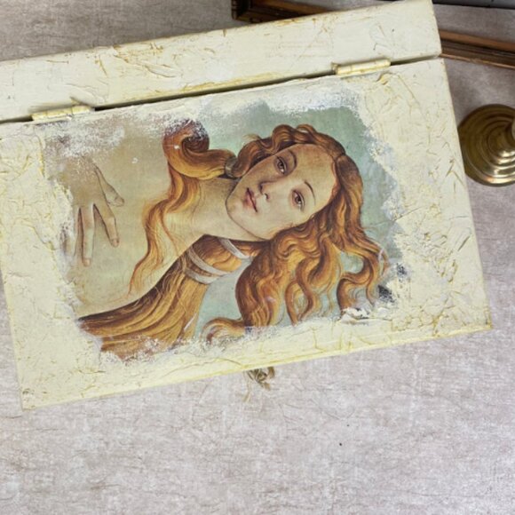 Small unique upcycled wood chest for jewelry and letters_ Home decoration - Picture 2 of 6